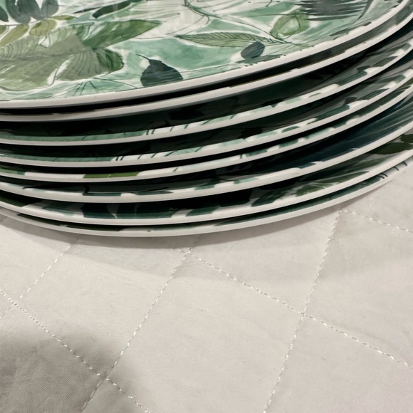 Tommy Bahama Green melamine set - Picture 5 of 5